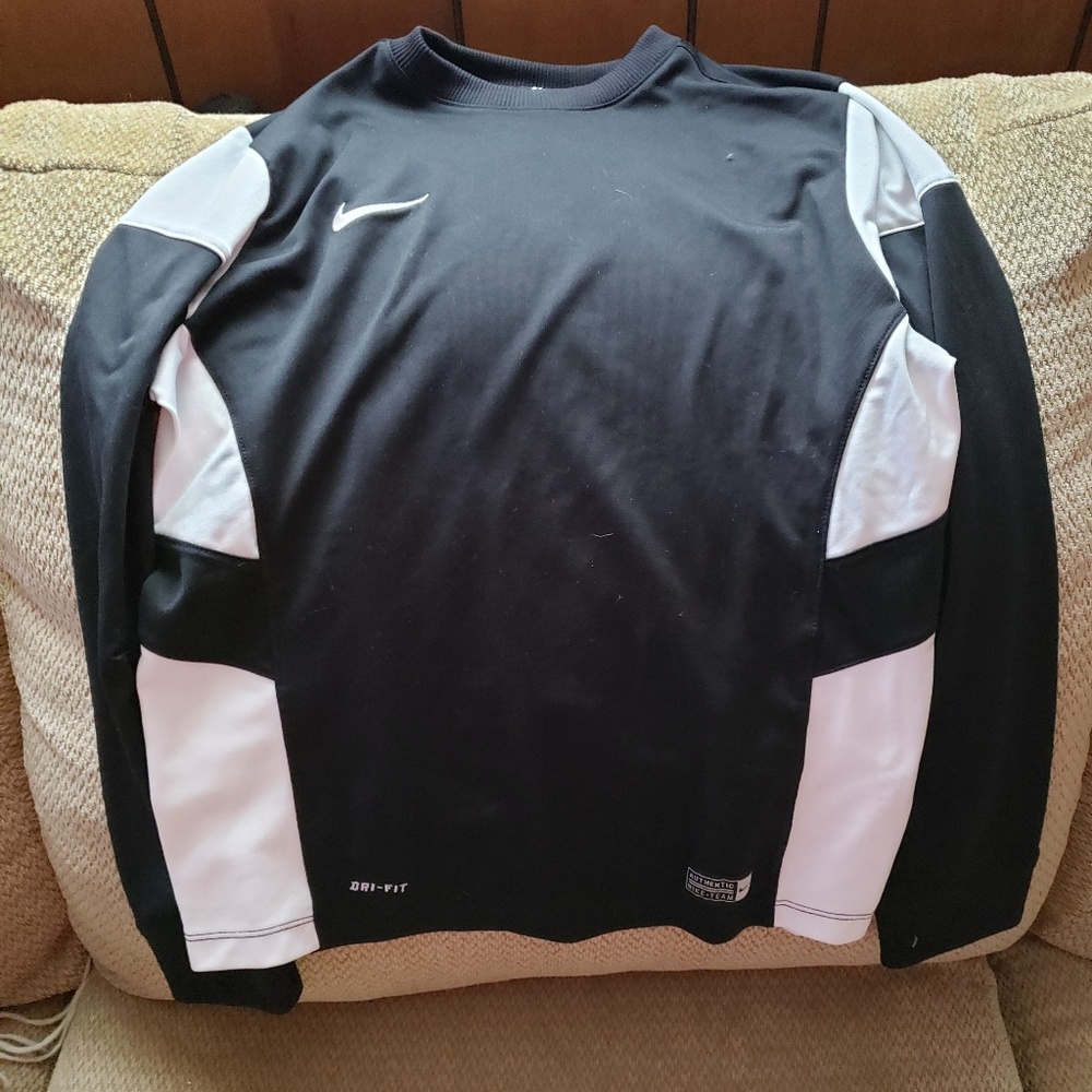 Nike long sleeve work out shirt